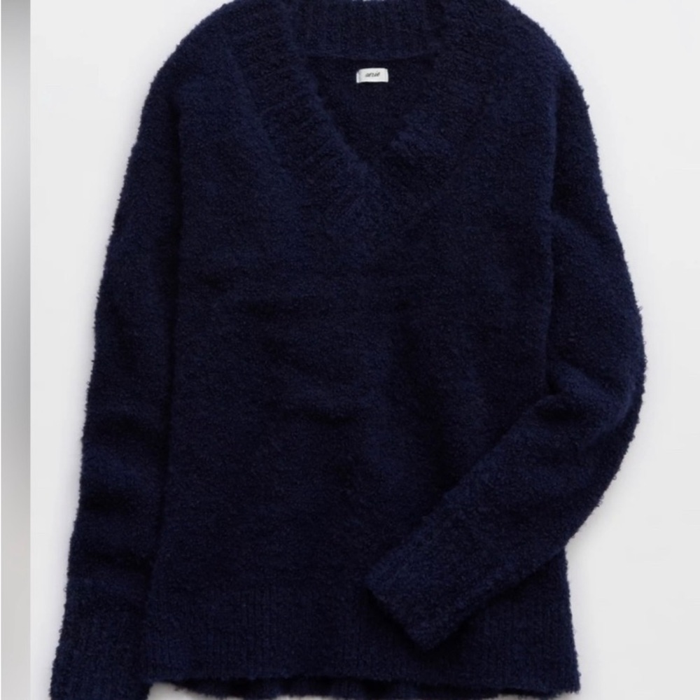 Cozy V‑Neck Navy Bouclé Sweater XLARGE - Picture 4 of 11